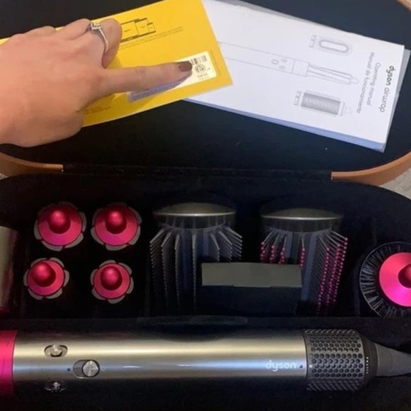 New in BOX Dyson Airwrap complete set - Picture 3 of 5